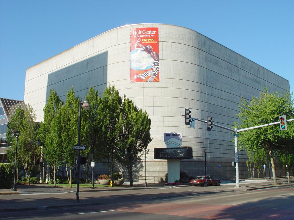 Travelodge By Wyndham Eugene Downtown/University Of Oregon Zewnętrze zdjęcie